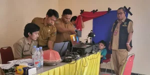 Pastikan Semua Warga Terlayani, Kadis Dukcapil Lutra Pantau Layanan Jemput Bola
