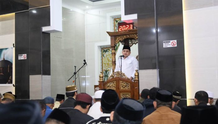 Tarawih Bersama Warga di Rappocini, Appi Ajak Warga Wujudkan Impactful Governance