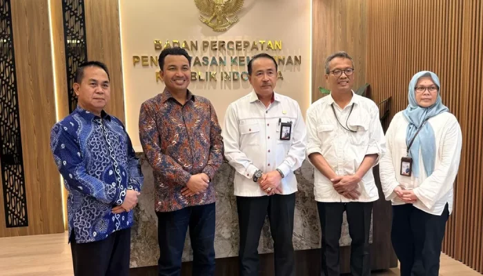 Entaskan Kemiskinan, Bupati Lutra Dorong Pengembangan Rumput Laut di Kawasan Garis Pantai