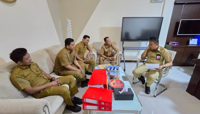 Kabag Pemerintahan Setda Kota Makassar Rahmat Serahkan Dokumen LPPD Tahun 2025 ke Inspektorat