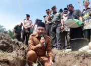 Bupati Luwu Utara Meletakkan Batu Pertama Pembangunan Masjid di Nusa