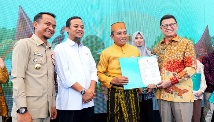 Gubernur Sulsel Hadiri Pengukuhan Loka BPOM Bone, Perkuat Pengawasan Obat dan Makanan di Bosowasi