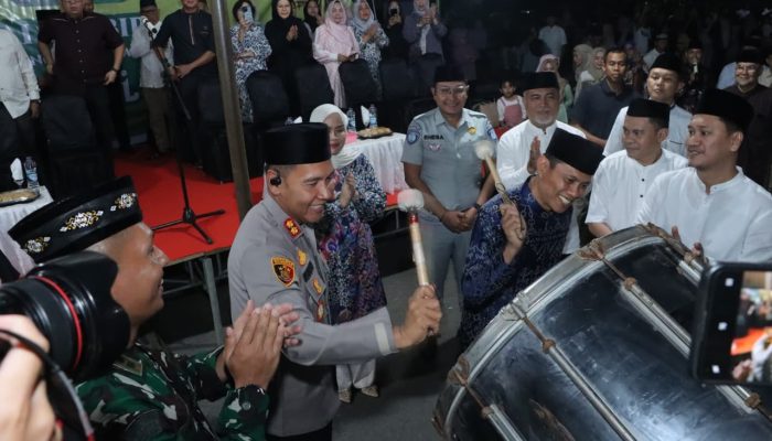 Kapolres Kotamobagu Bersama Walikota Kotamobagu Lepas Pawai Takbiran