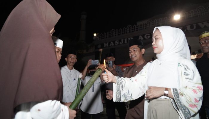 Wali Kota Palopo Lepas Pawai Obor Sambut Idul Fitri 1447 H di Masjid Agung