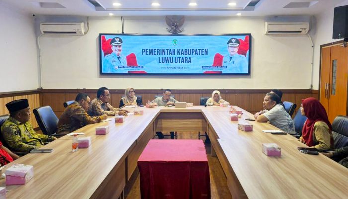 Pimpin rapat persiapan HUT Lutra, Sekda Lutra Harapkan ini