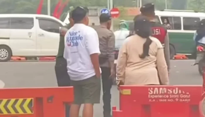Viral Pemudik di Garut Ngamuk karena One Way, Turun ke Jalan hingga Dorong Barrier Minta Jalur Dibuka