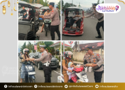 Kapolres AKBP Irwanto SIK.MH Bagi-bagi Takjil Buka Puasa Untuk Masyarakat