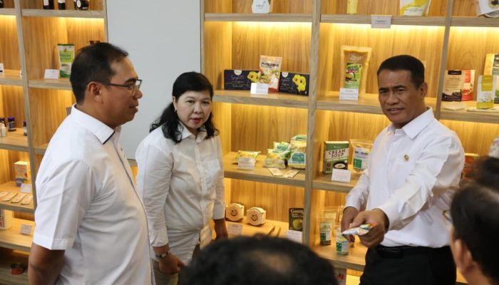 Mentan Amran Dukung Inovasi Pakan Ayam Probiotik IPB, Siap Dibawa ke Presiden Jika Capai Target
