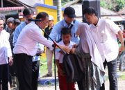 Bawa Harapan di Lokasi Terdampak Bencana, Mentan Amran Beri Rp1 Miliar untuk Anak Yatim dan Janda