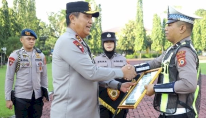 Aksi Heroik Lindungi Warga, Kapolda Sulsel Beri Penghargaan kepada Aipda Muhammad Sawir