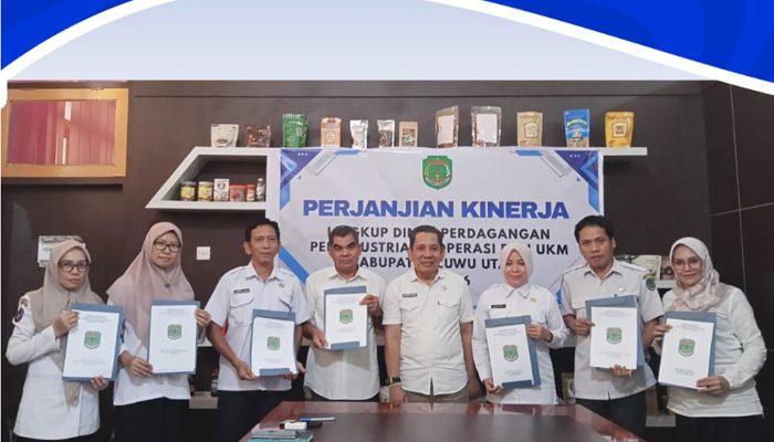 Teken Perjanjian Kinerja, Bupati Luwu Utara Harap Pejabat DP2KUKM Bekerja Disiplin dan Berintegritas