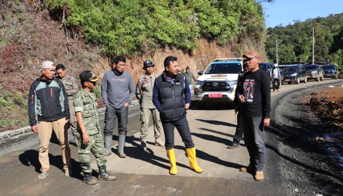 Menembus Isolasi Seko, Bupati Luwu Utara Andi Abdullah Rahim Kawal Proyek Jalan Rp68 Miliar