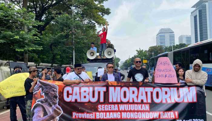 Aksi Percepatan PBMR Seruduk Istana Presiden di Jakarta