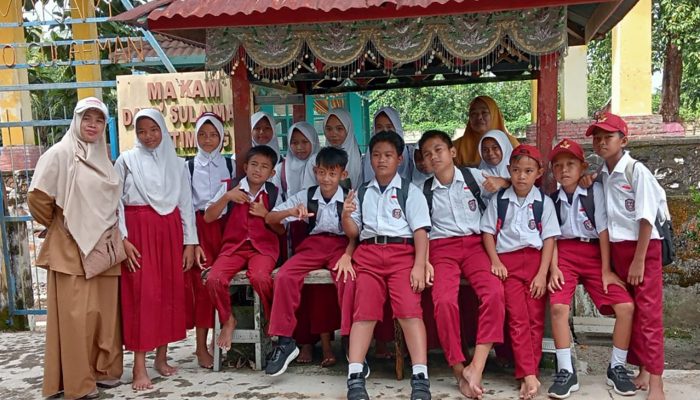 Perdalam Wawasan Sejarah Islam Tana Luwu, Siswa SDN 181 Makitta Sambangi Makam Datuk Pattimang